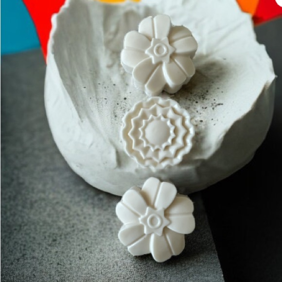 Artisan Soap - Goats Milk & Vanilla - Picture 2 of 5